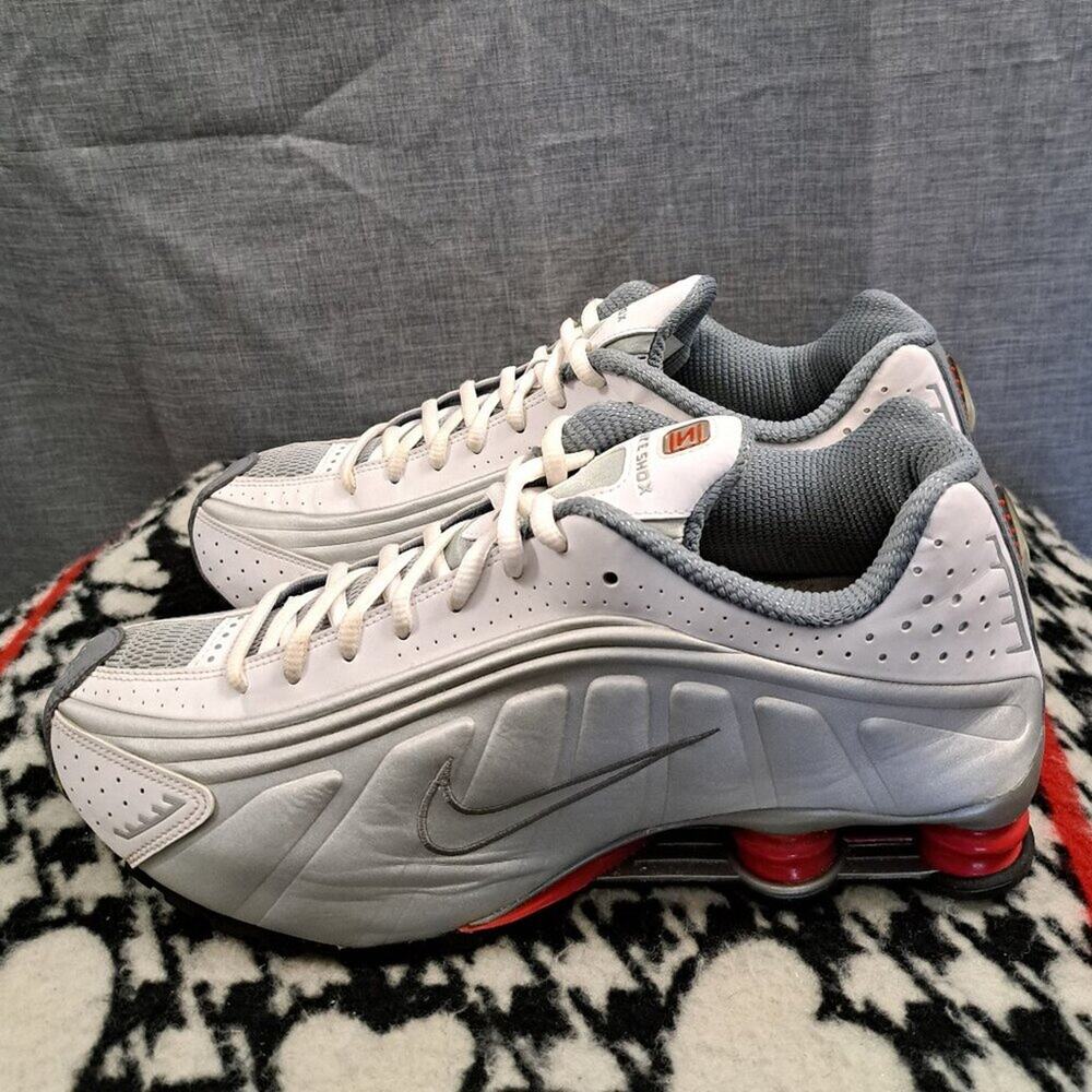 % Nike Shox R4 Metallic Silver White Red Men's Size 11 A55